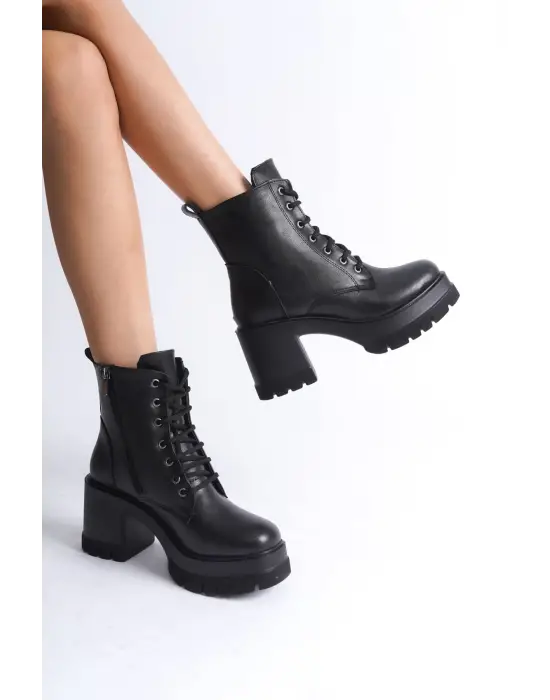 Lauren Bağcıklı Fermuarlı Ortopedik Taban Topuklukadın Bot St - Siyah