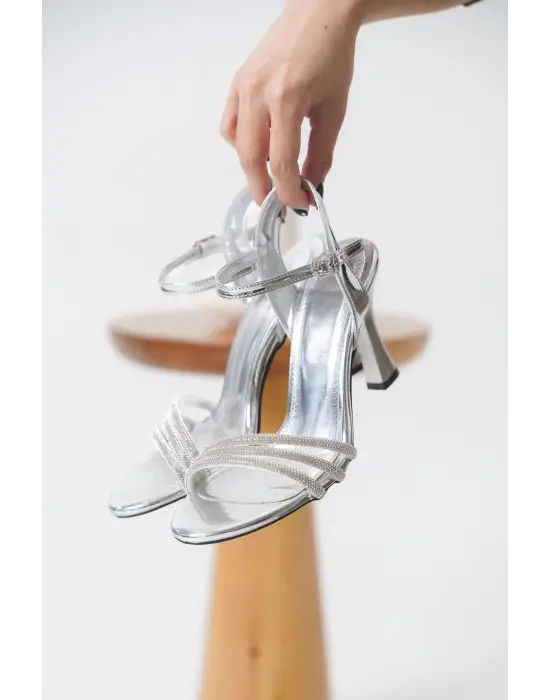 Lilia Kadın Gümüş Taşlı Sandalet