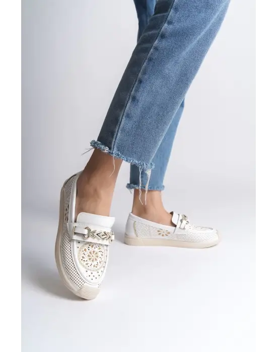 Lıly Bağcıksız Ortopedik Rahat Taban Çiçek Desenli Kadın Babet Ayakkabı  Kt - Beyaz