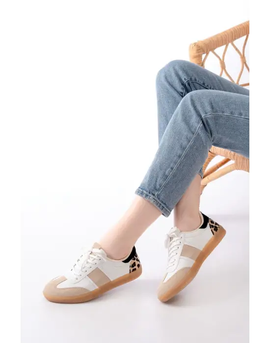 M-6006 Beyaz Garni Leopar Desenli Bağcıklı Termo Taban Günlük Kadın Spor