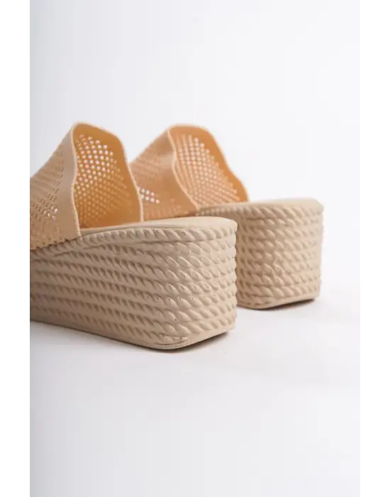 Marla Dolgu Topuklu Ortopedik Taban Hasır Görünümlü Triko Kadın Terlik  Kt - Ten