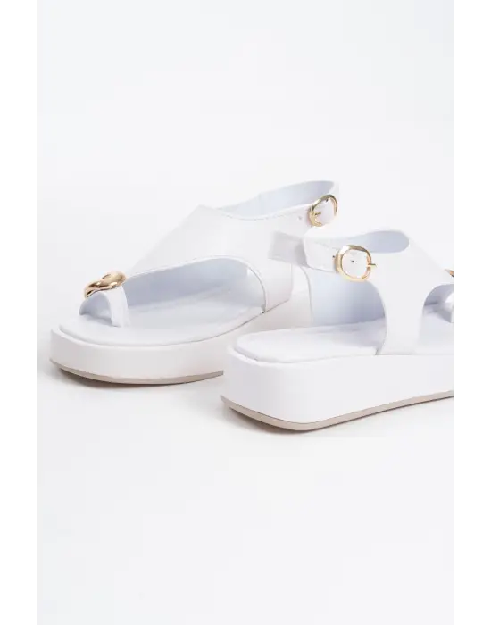 Milena Beyaz Cilt Toka Detaylı Sandalet