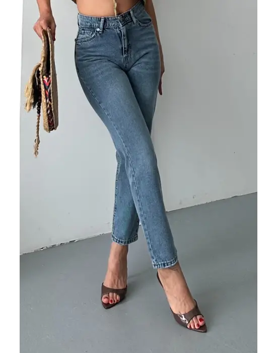 Mom Fit Kar Yıkama Bıyık Detaylı Jeans Pantolon D2006