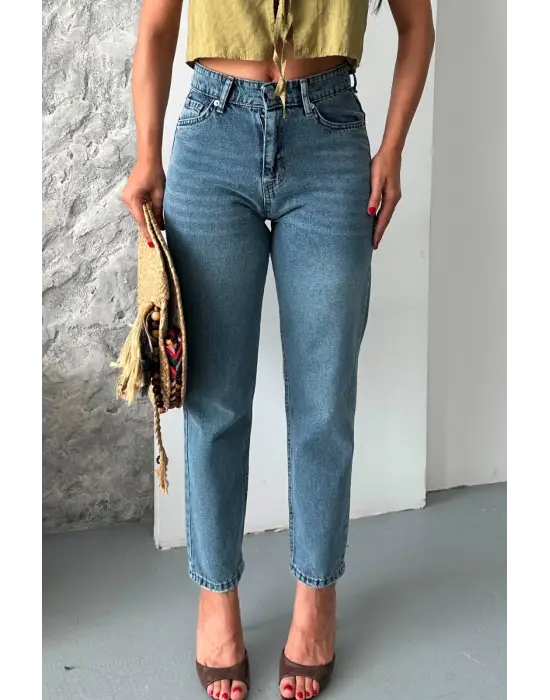 Mom Fit Kar Yıkama Bıyık Detaylı Jeans Pantolon D2006