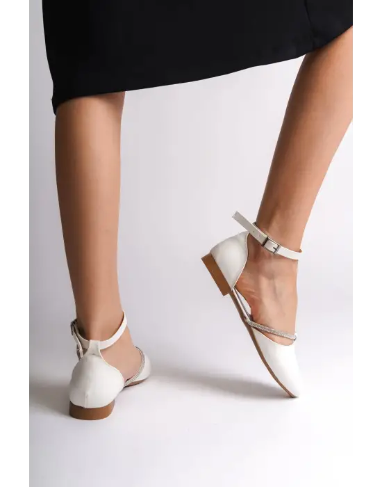 Monıca Tokalı Ortopedik Rahat Taban Taş Detaylı Kadın Babet Ayakkabı  Kt - Beyaz