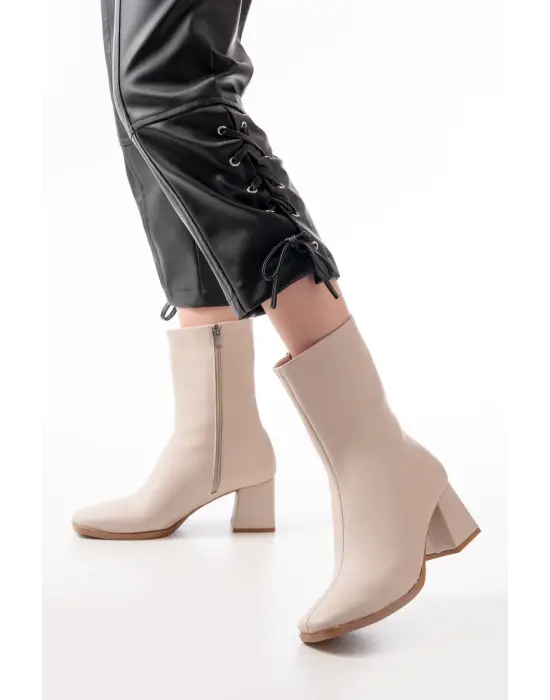 Bej Topuklu Fermuarlı Kadın Bot