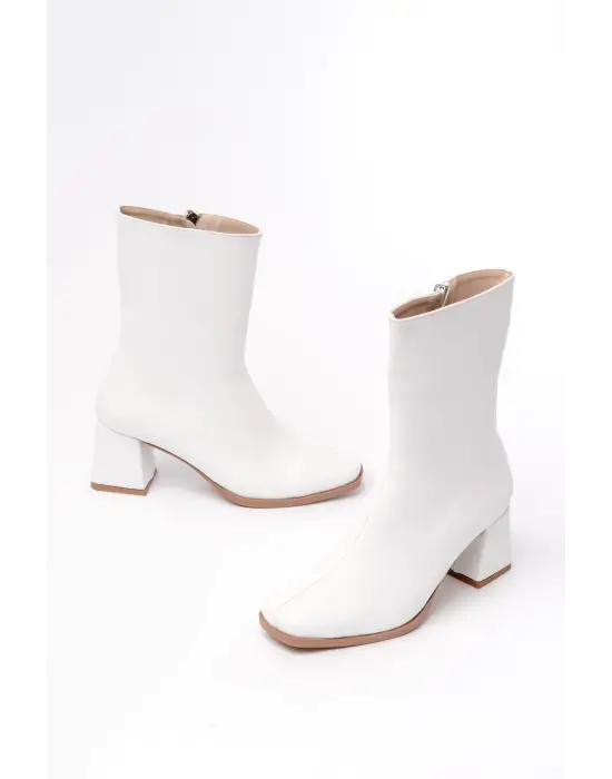 Beyaz Topuklu Fermuarlı Kadın Bot