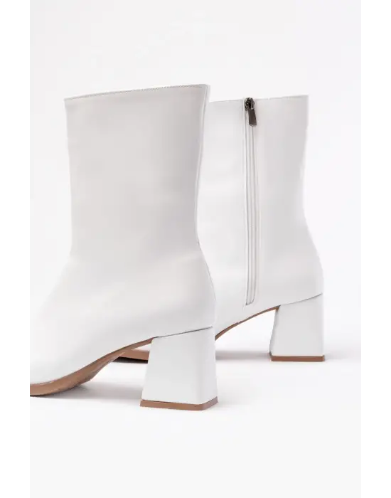 Beyaz Topuklu Fermuarlı Kadın Bot