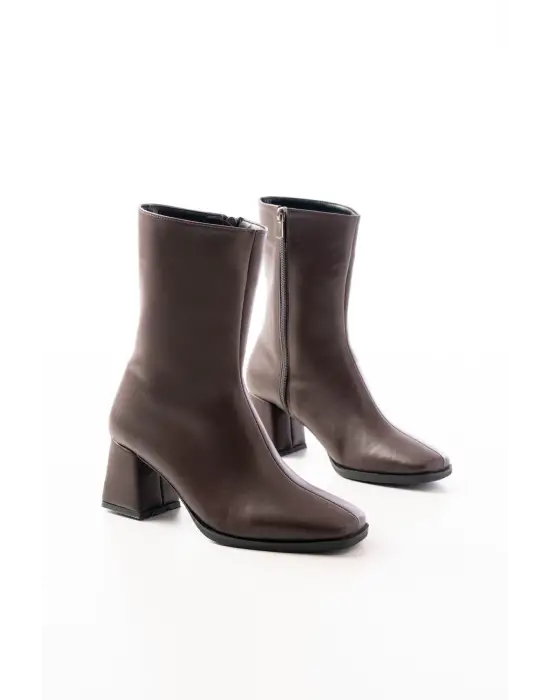 Kahve Topuklu Fermuarlı Kadın Bot