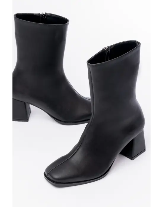 Siyah Topuklu Fermuarlı Kadın Bot