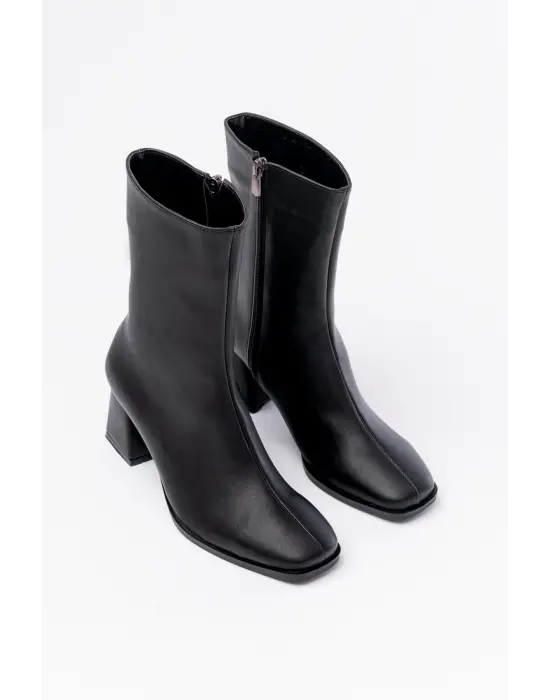 Siyah Topuklu Fermuarlı Kadın Bot