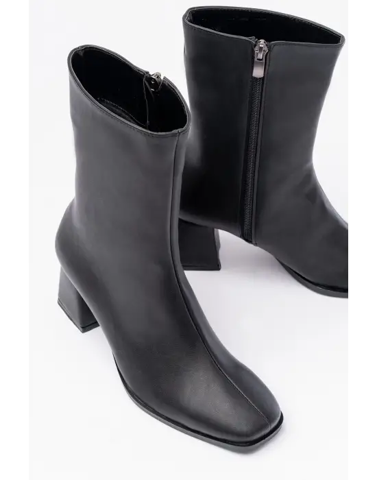 Siyah Topuklu Fermuarlı Kadın Bot