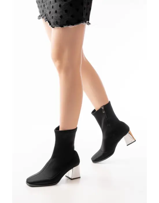 Dalgıç Siyah Topuklu Fermuarlı Kadın Bot