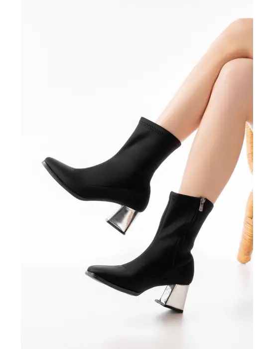 Dalgıç Siyah Topuklu Fermuarlı Kadın Bot