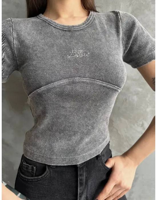 Nakış İşlemeli Asit Yıkamalı Bluz