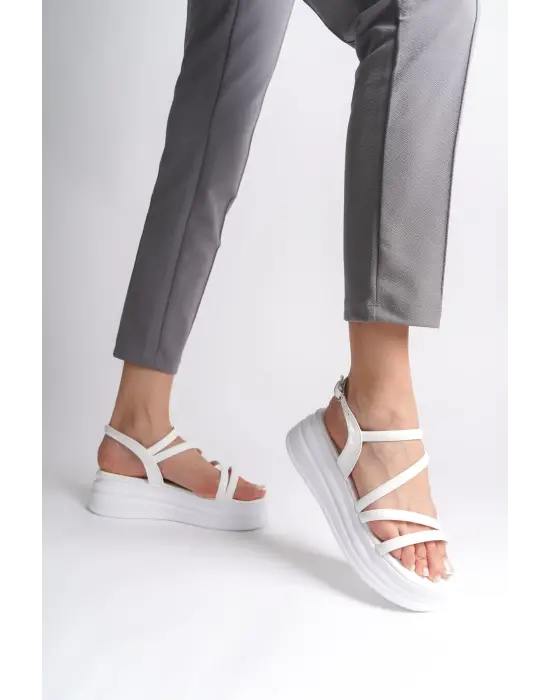 Natalıe İnce Tokalı Şerit Detaylı Ortopedik Taban Kadın Sandalet Bt - Beyaz