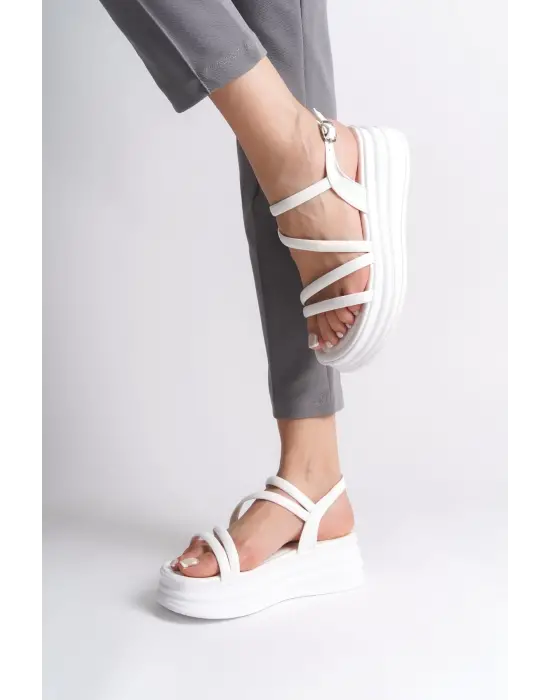 Natalıe İnce Tokalı Şerit Detaylı Ortopedik Taban Kadın Sandalet Bt - Beyaz