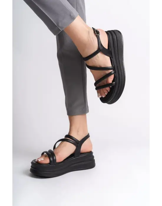 Natalıe İnce Tokalı Şerit Detaylı Ortopedik Taban Kadın Sandalet  St - Siyah