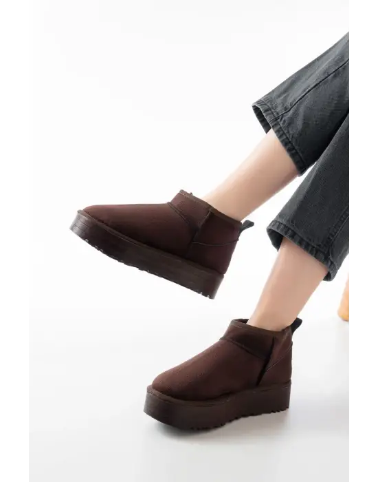 Kahverengi Süet İçi Kürklü Kışlık Kapalı Burun Kadın Günlük Terlik