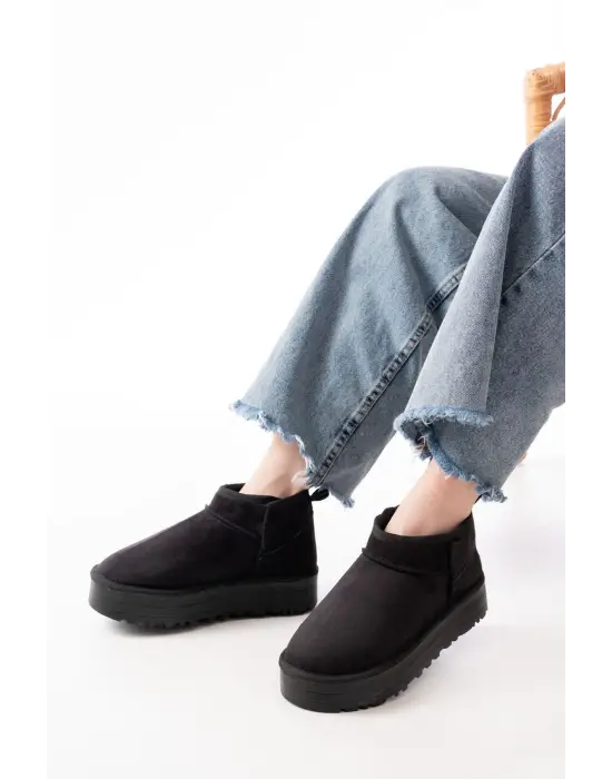 Siyah Süet İçi Kürklü Kışlık Kapalı Burun Kadın Günlük Terlik