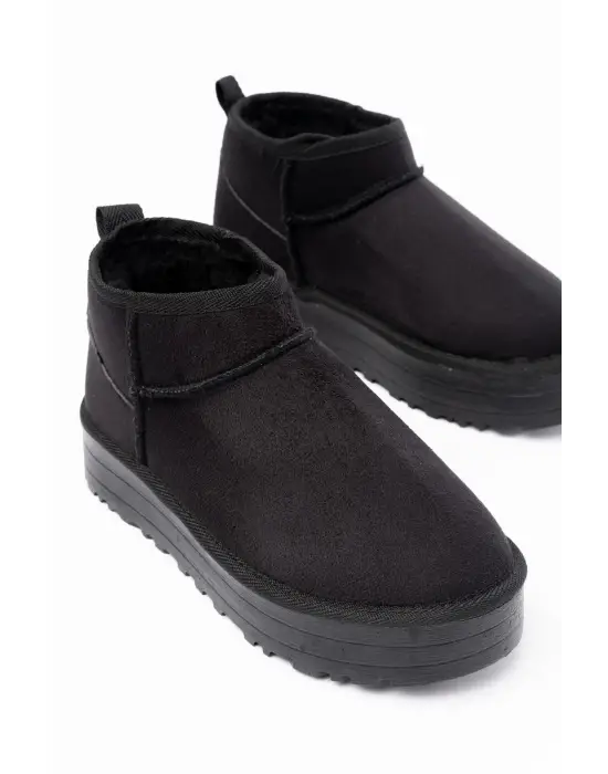 Siyah Süet İçi Kürklü Kışlık Kapalı Burun Kadın Günlük Terlik