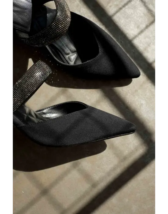 Nina Topuklu Siyah Kadın Terlik