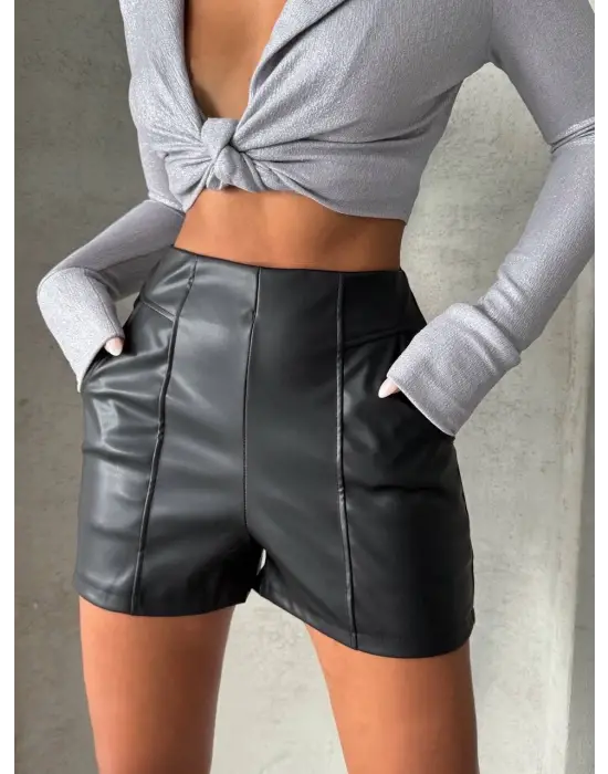Parçalı Cepli Deri Şort Siyah W26312