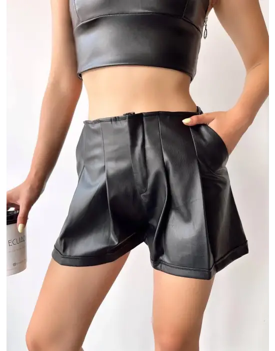 Pileli Deri Şort Siyah H240053