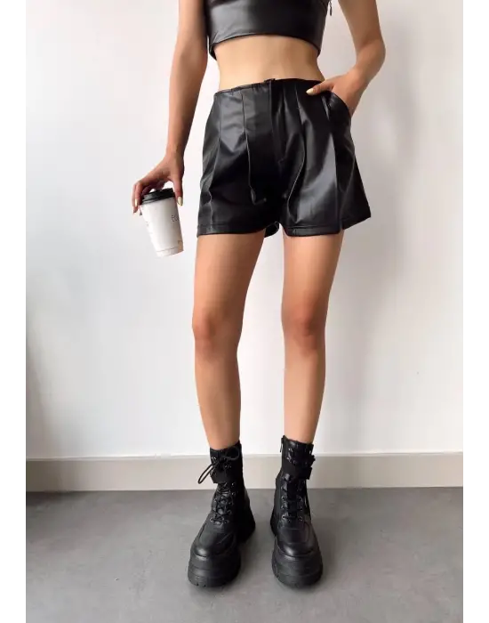 Pileli Deri Şort Siyah H240053