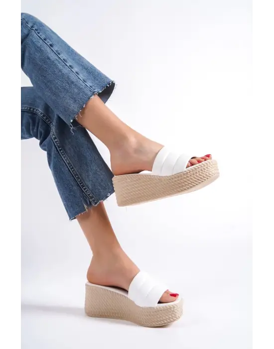 Reına Dolgu Topuklu Ortopedik Taban Hasır Görünümlü Kadın Terlik Kt - Beyaz