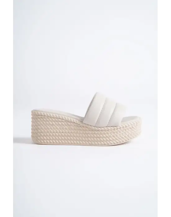 Reına Dolgu Topuklu Ortopedik Taban Hasır Görünümlü Kadın Terlik Kt - Krem