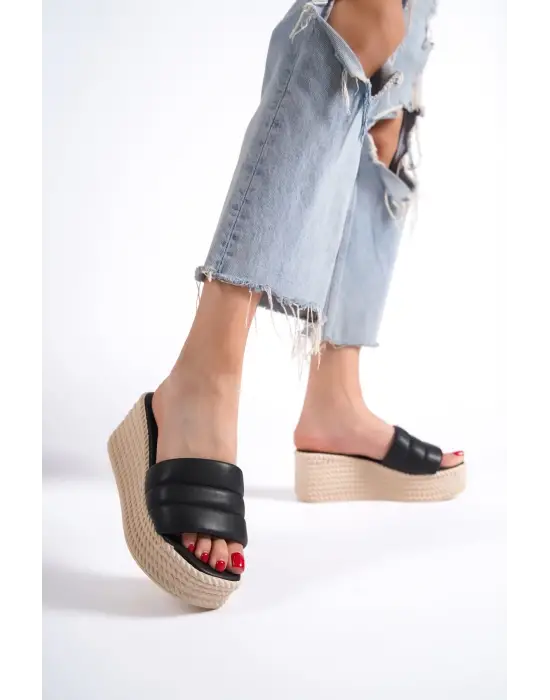 Reına Dolgu Topuklu Ortopedik Taban Hasır Görünümlü Kadın Terlik Kt - Siyah