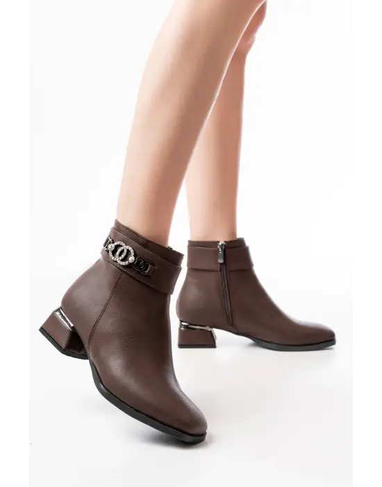 Kahverengi Toka Aksesuarlı Topuklu Fermuarlı Günlük Kadın Bot