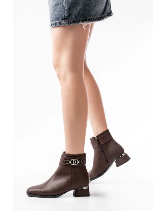 Kahverengi Toka Aksesuarlı Topuklu Fermuarlı Günlük Kadın Bot