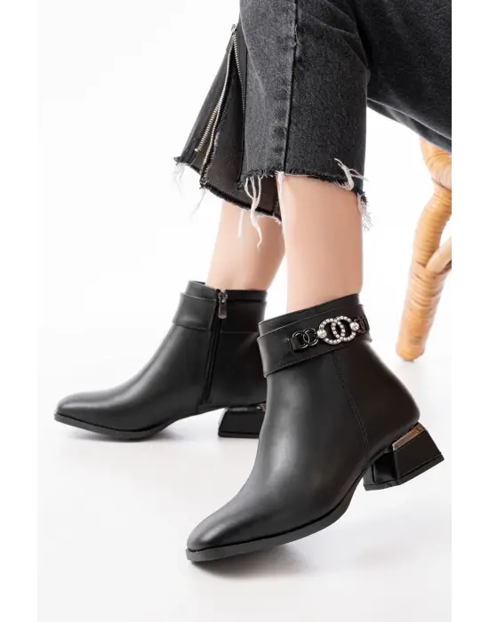 Siyah Toka Aksesuarlı Topuklu Fermuarlı Günlük Kadın Bot