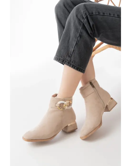 Bej Süet Toka Aksesuarlı Topuklu Fermuarlı Günlük Kadın Bot