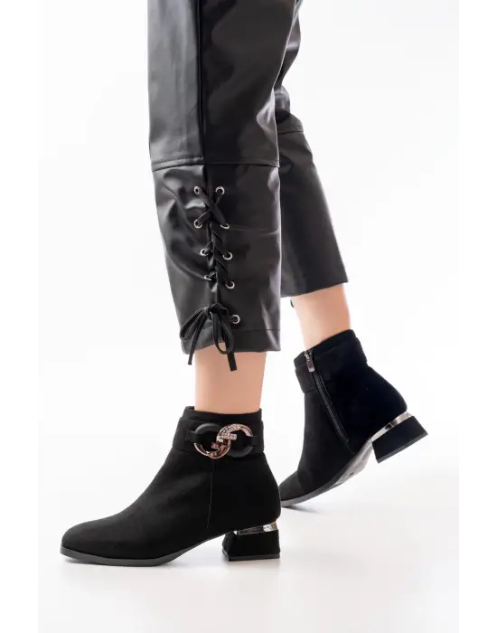 Siyah Süet Toka Aksesuarlı Topuklu Fermuarlı Günlük Kadın Bot