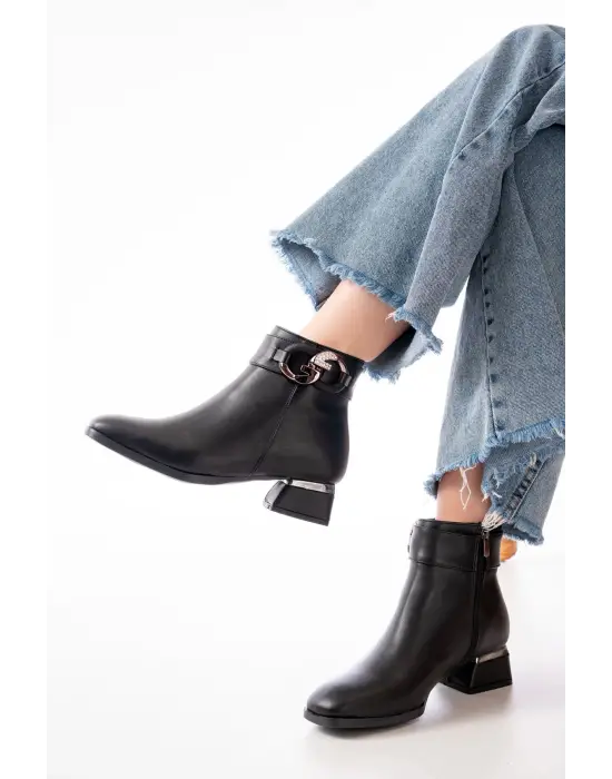 Siyah Toka Aksesuarlı Topuklu Fermuarlı Günlük Kadın Bot