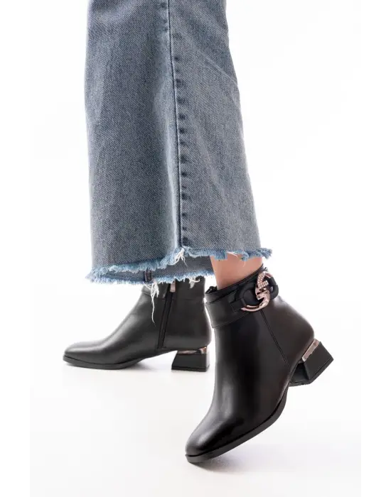 Siyah Toka Aksesuarlı Topuklu Fermuarlı Günlük Kadın Bot