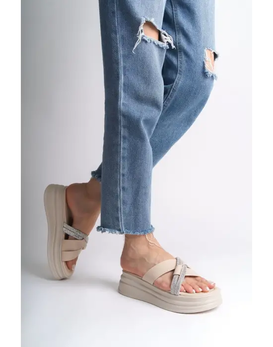 Ruby Düz Topuklu Taşlı Çapraz Şeritli Kalın Ve Ortopedik Taban Kadın Terlik  Kt - Krem