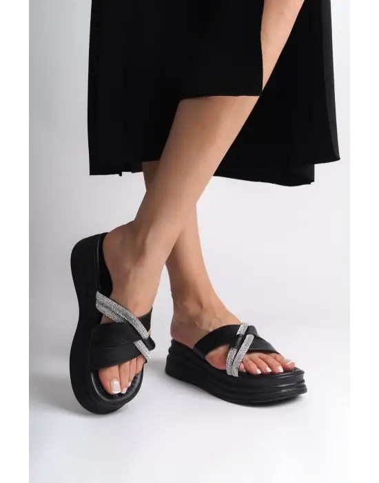 Ruby Düz Topuklu Taşlı Çapraz Şeritli Kalın Ve Ortopedik Taban Kadın Terlik St - Siyah