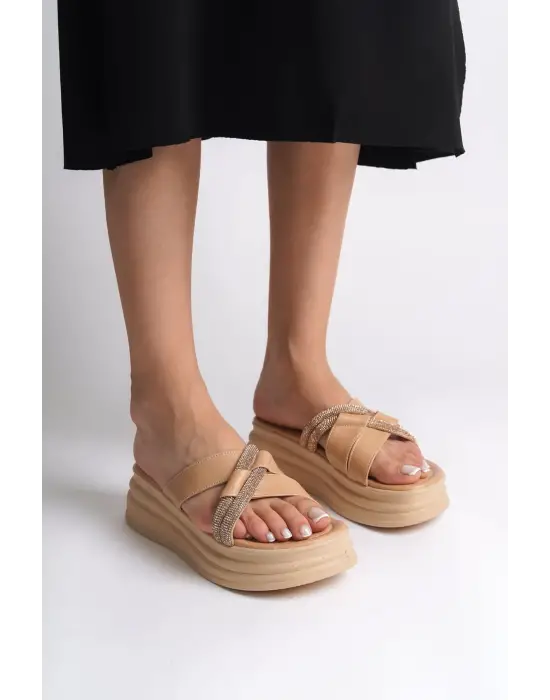 Ruby Düz Topuklu Taşlı Çapraz Şeritli Kalın Ve Ortopedik Taban Kadın Terlik  Tt - Ten