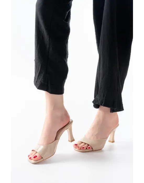 S-617 Bej Rugan Günlük Topuklu Kadın Terlik