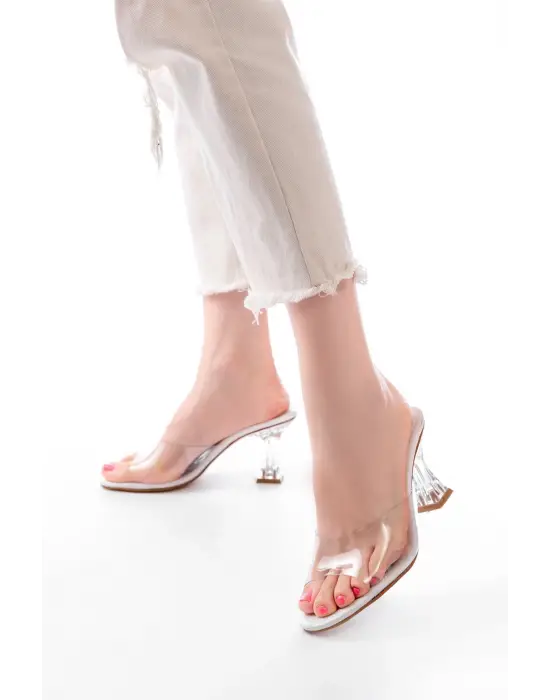 S-619 Beyaz Rugan Şeffaf Bantlı Şeffaf Topuklu Yuvarlak Burunlu Kadın Terlik