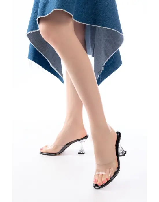 Siyah Rugan Şeffaf Bantlı Şeffaf Topuklu Yuvarlak Burunlu Kadın Terlik