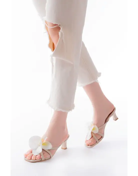 S-622 Bej Orkide Detaylı İnce Topuklu Kadın Terlik