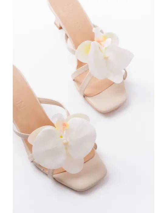 S-622 Bej Orkide Detaylı İnce Topuklu Kadın Terlik