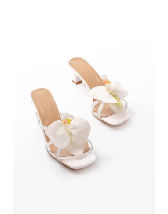 S-622 Beyaz Orkide Detaylı İnce Topuklu Kadın Terlik