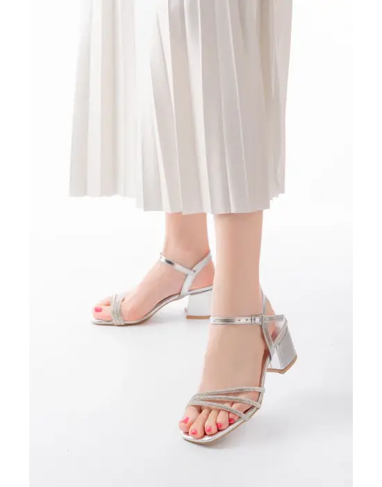 Gümüş 3 Bantlı Topuklu Kadın Ayakkabı