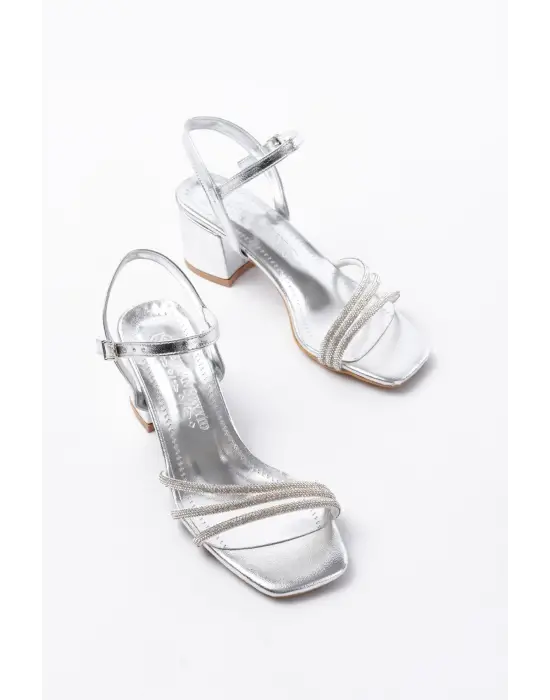 Gümüş 3 Bantlı Topuklu Kadın Ayakkabı